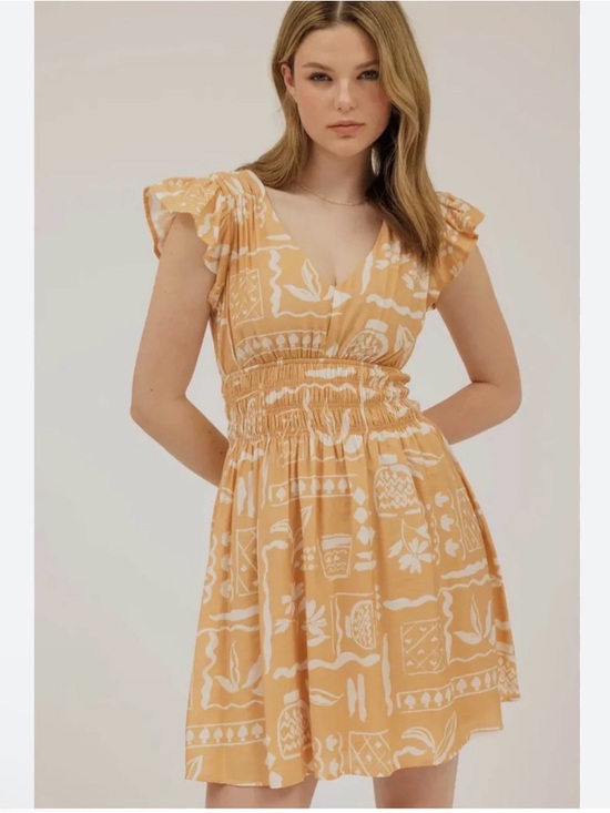 Blu Pepper Dresses & Skirts - Blu Pepper Yellow & White Printed V-Neck Smocked Mini Dress